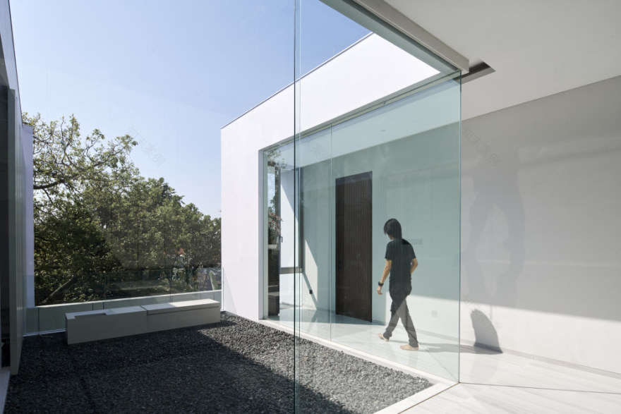 印尼白色简约住宅设计-27