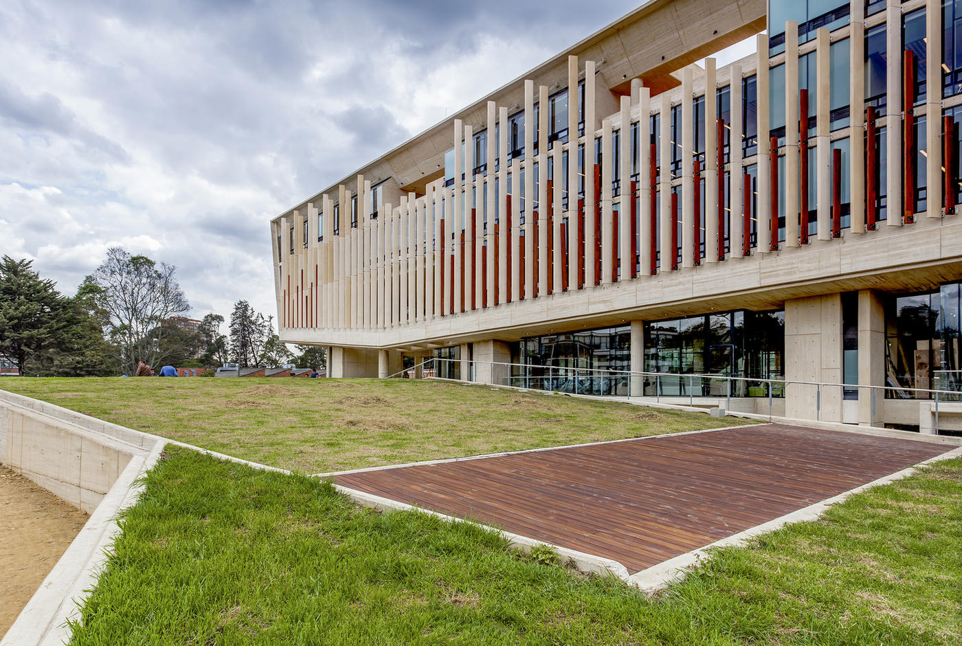 用混凝土打造木质纹理，在清新通透中学习-5