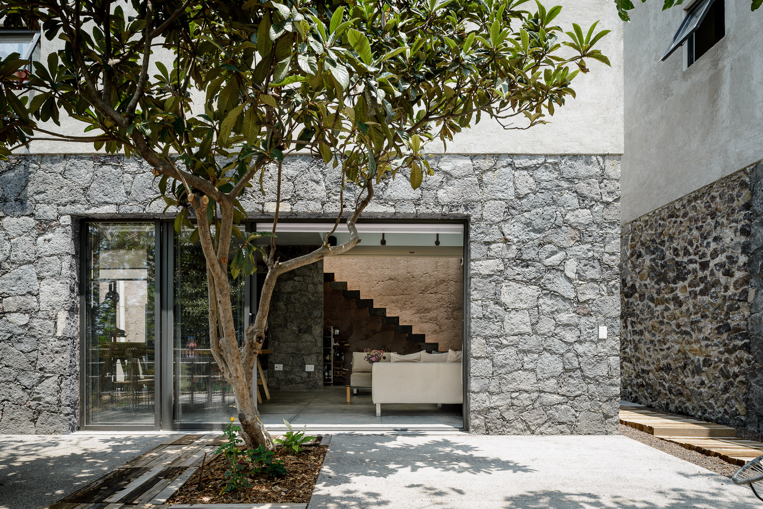 墨西哥百年家族土地上的创意住宅-22