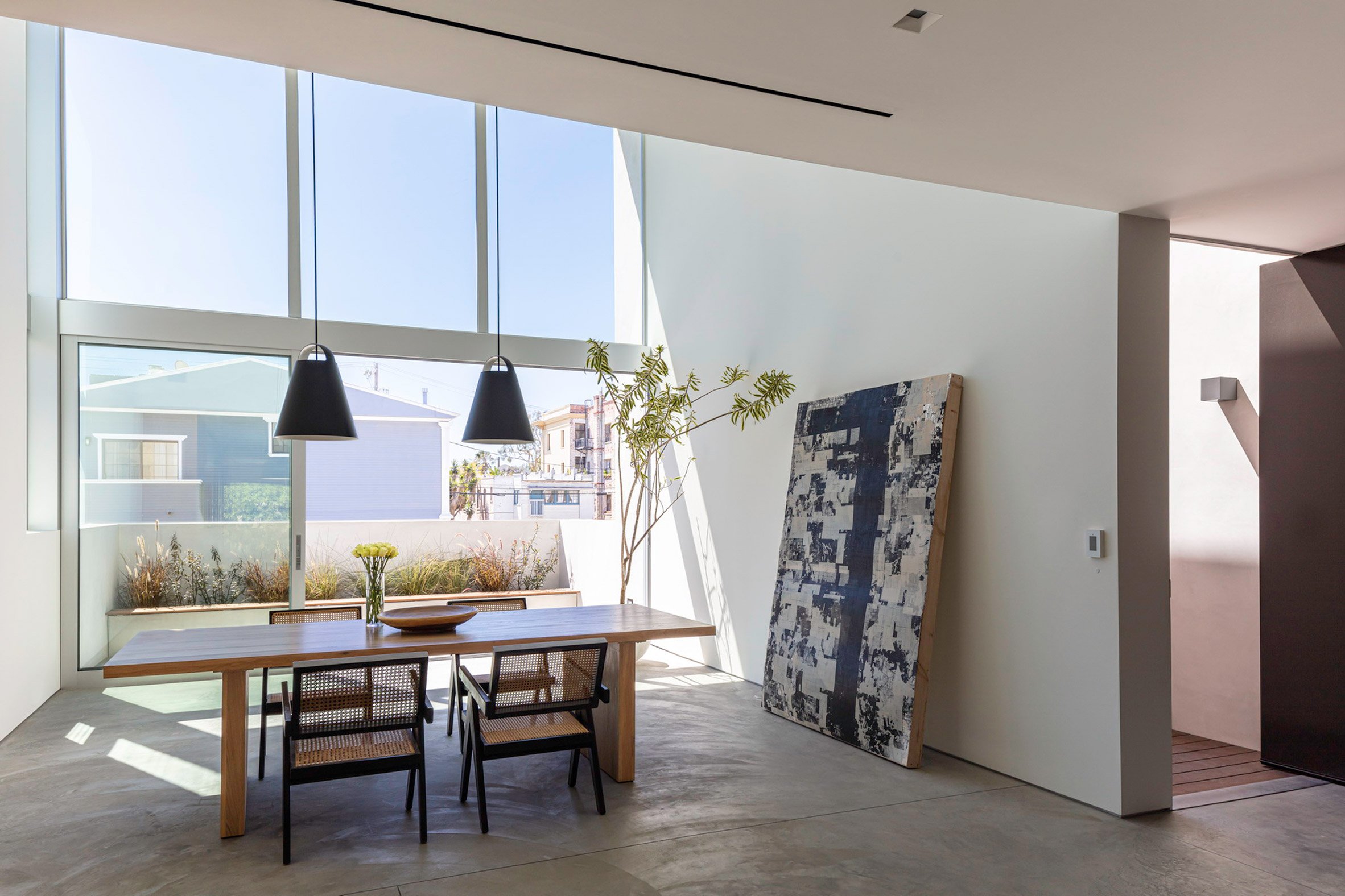 "白色 stucco 洋房 | 洛杉矶 Ehrlich Yanai Rhee Chaney 建筑师的宁静避风港"-23