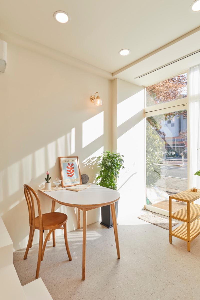 优雅白调的 7 坪小户型装修，细节尽显品味-6