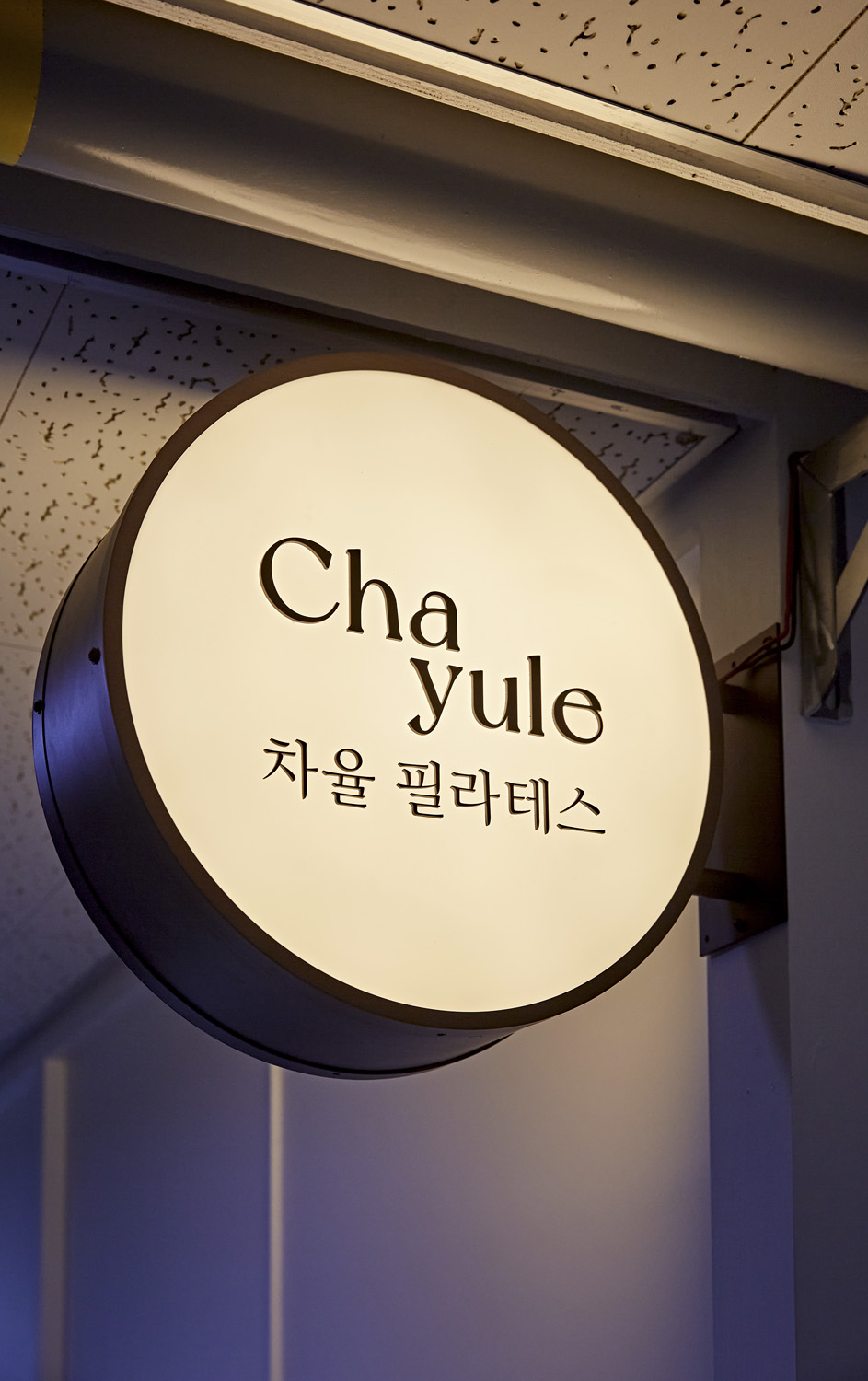 菲拉格慕餐厅的粉色调设计-19