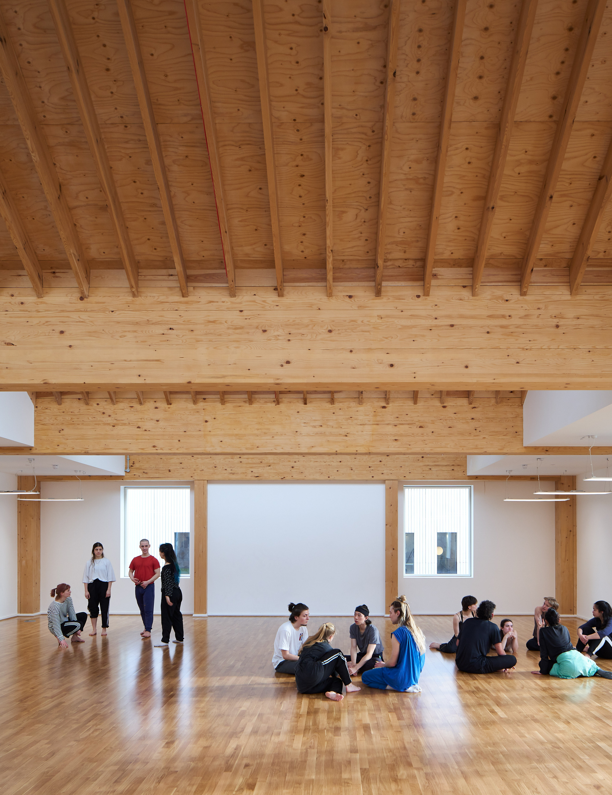 金字形神塔和菱形建筑丨英国伦敦丨Mole Architects-51