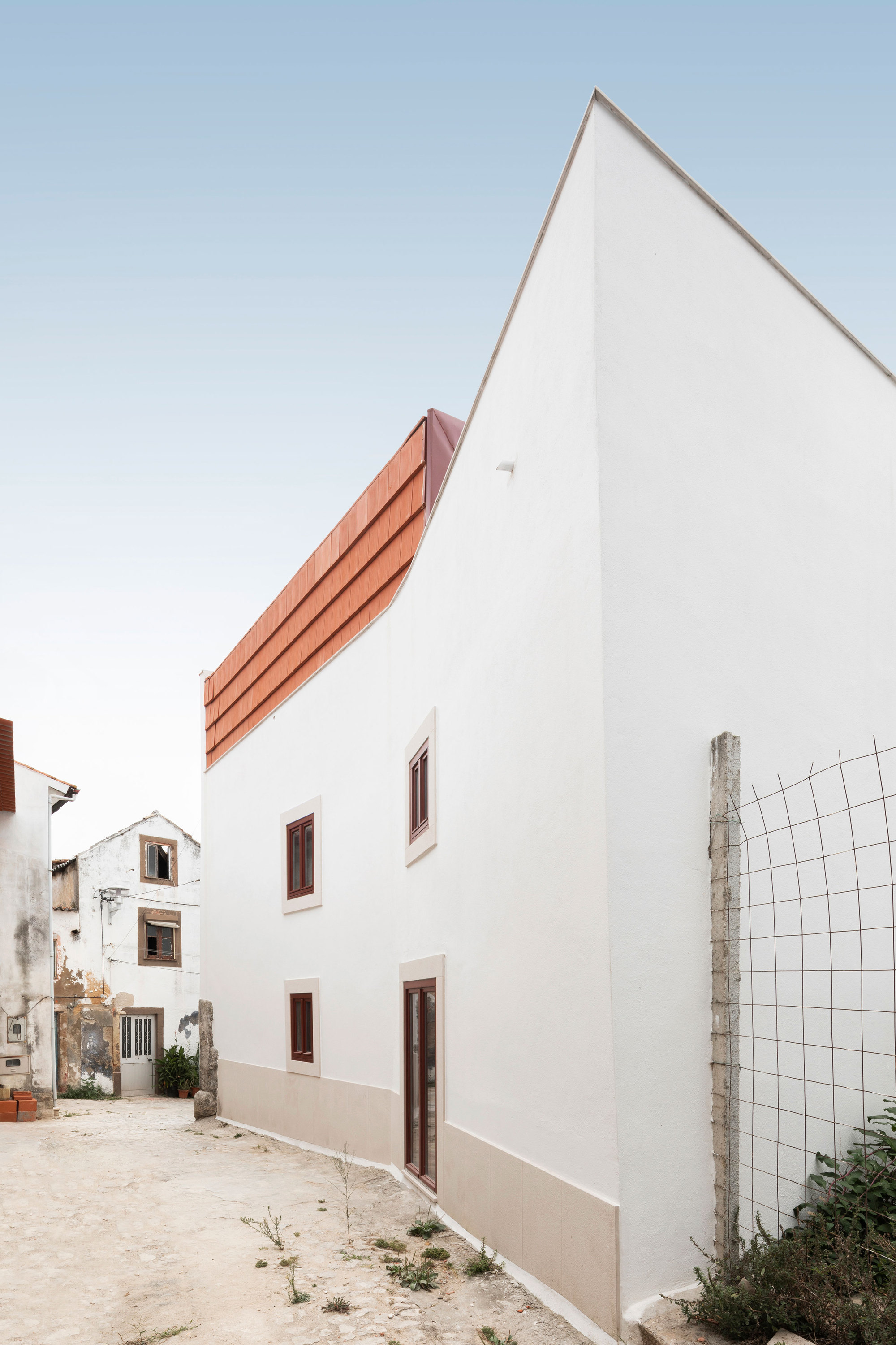 葡萄牙历史小镇中的跨洋重建公寓-16