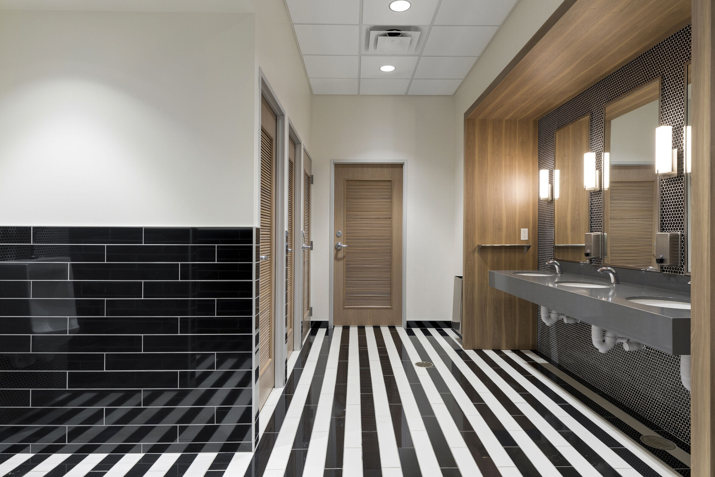 融入 HVAC 背景的活力办公空间-15