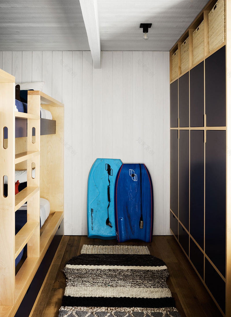 旧金山湾边 70 年代家居翻新,自然材料与多彩元素完美融合-13