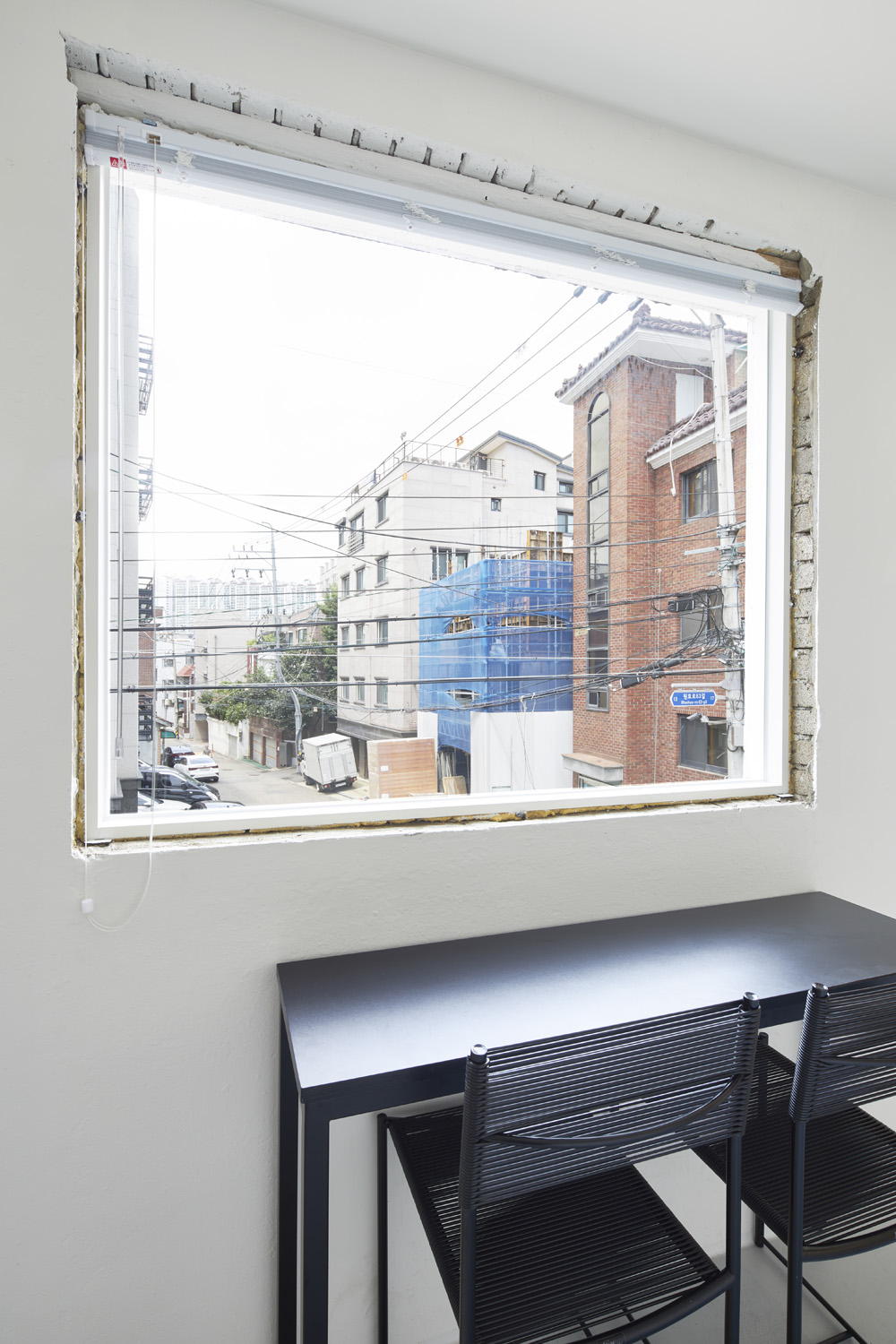 白色梦幻 | 10 平米迷你咖啡厅的惊艳室内设计-12