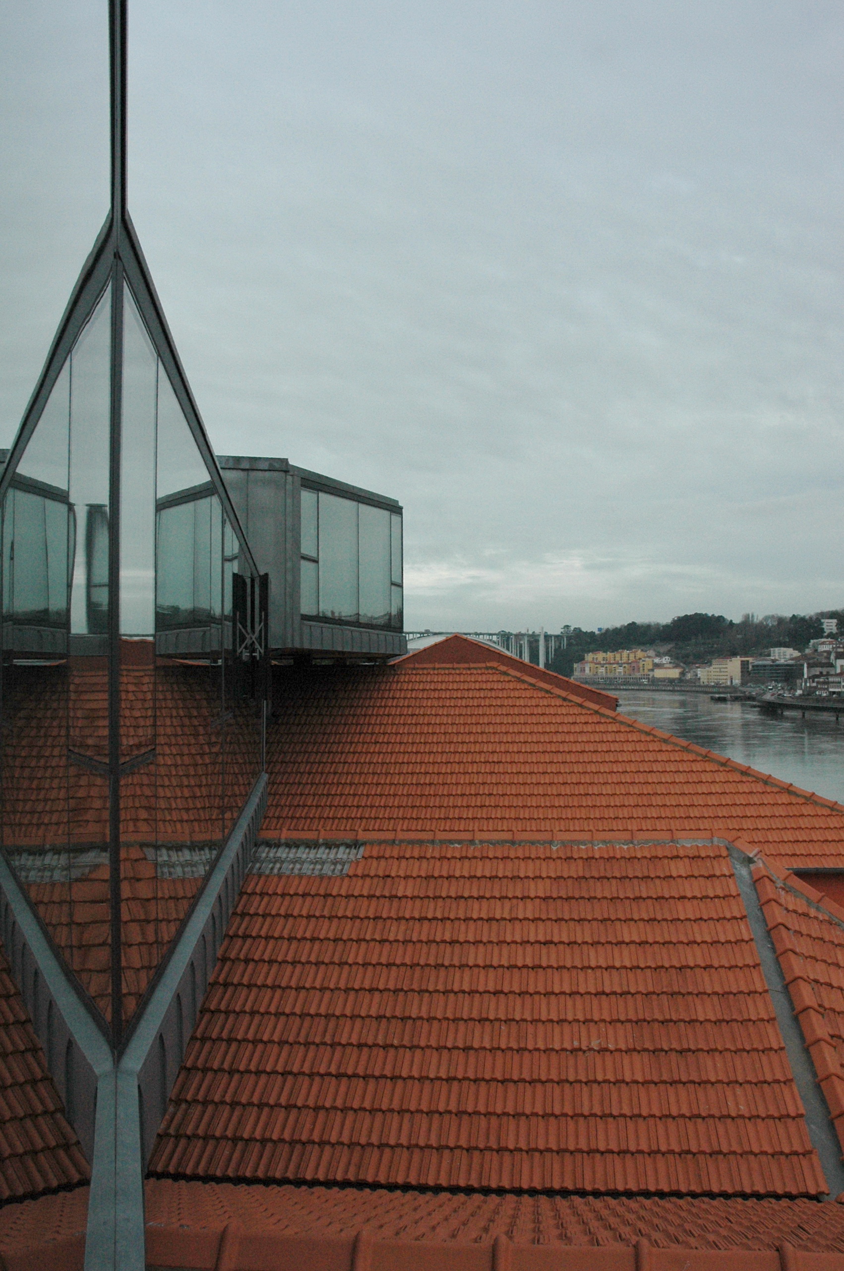 波尔图河畔的复古建筑重生-28