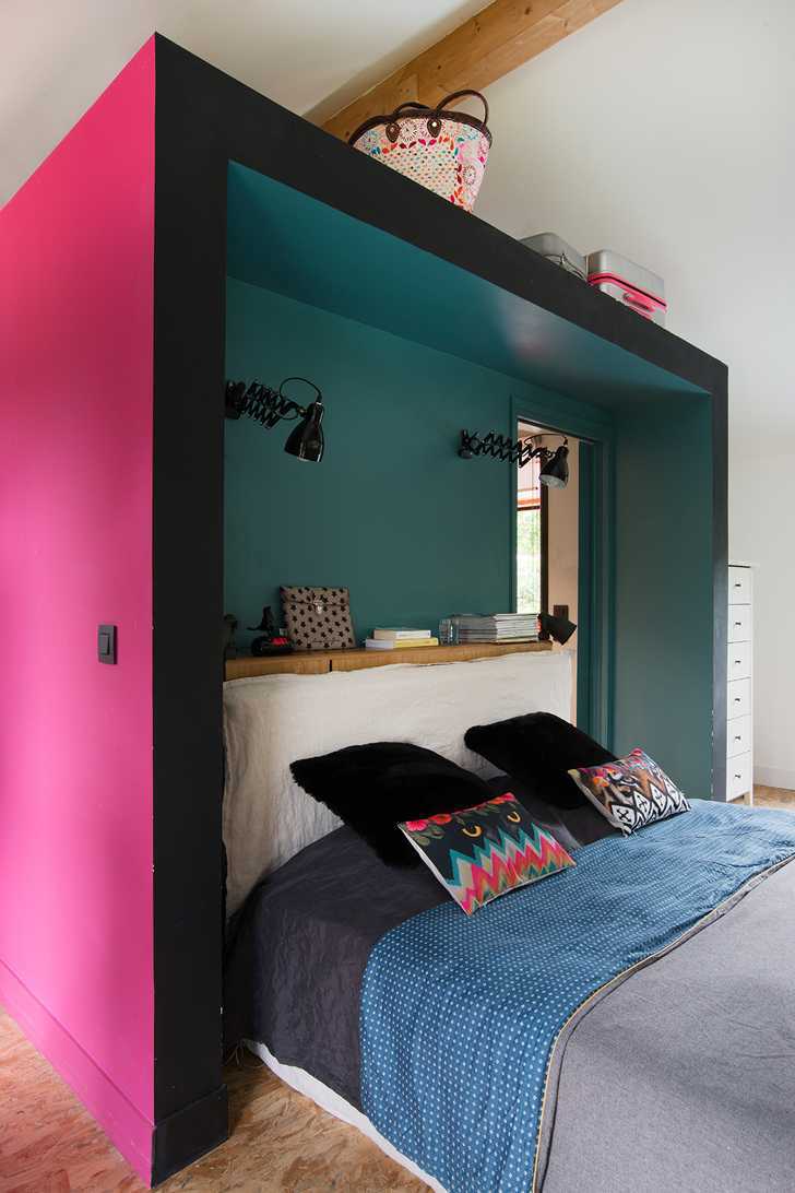 法国河边的黑色小屋 | 室内的明亮与活力-15