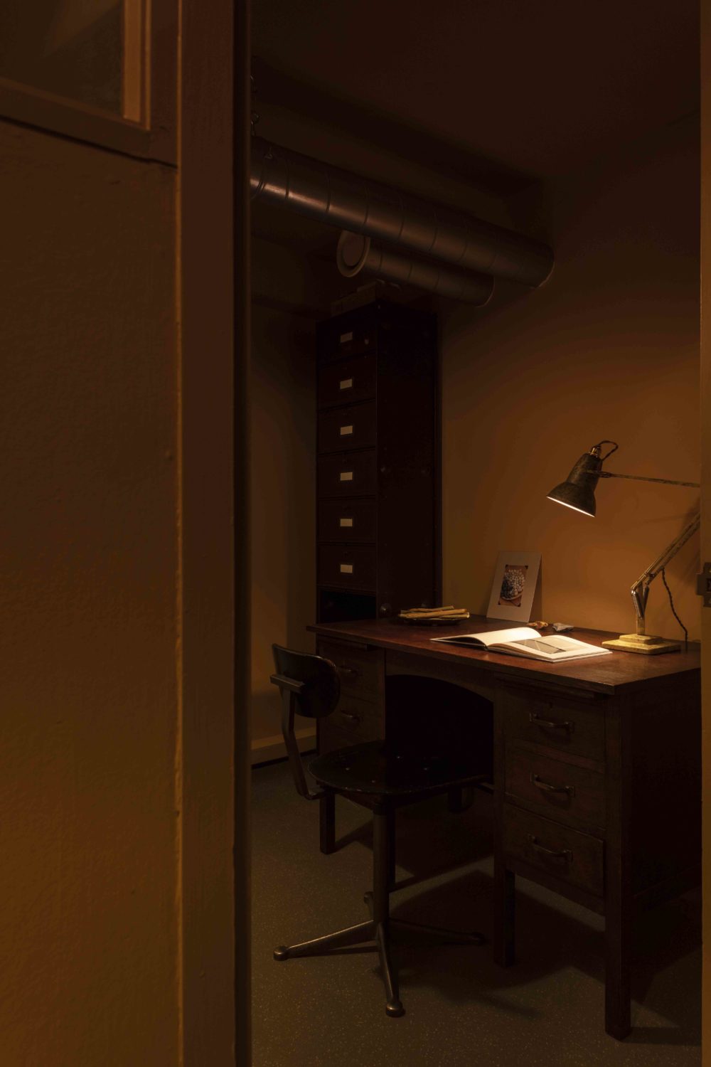 伊索剑桥店（注：Aesop是知名护肤品牌伊索，这里推测CAMBRIDGE可能指剑桥这个地方，结合语境常见表达可能是伊索在剑桥的门店等，若不是该语境请提供更多信息） 丨英国剑桥丨James Plumb-19