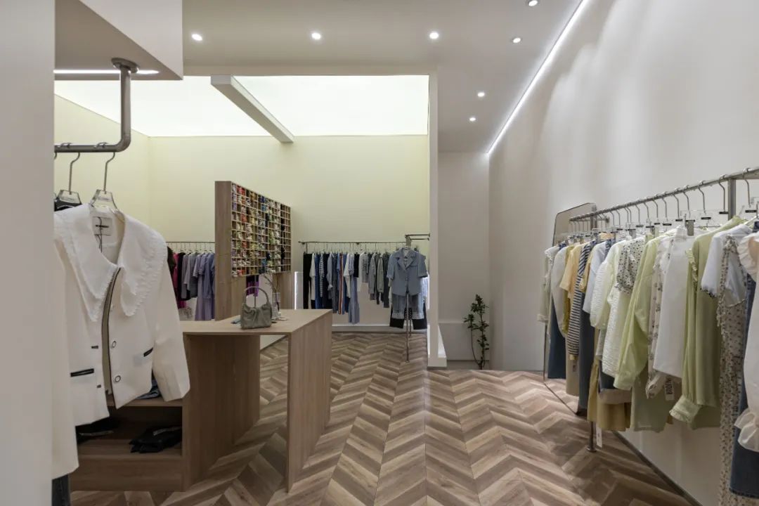 秋风萧瑟中的艺术与生活·大亦设计女装馆丨中国无锡丨大亦设计（江阴）-22