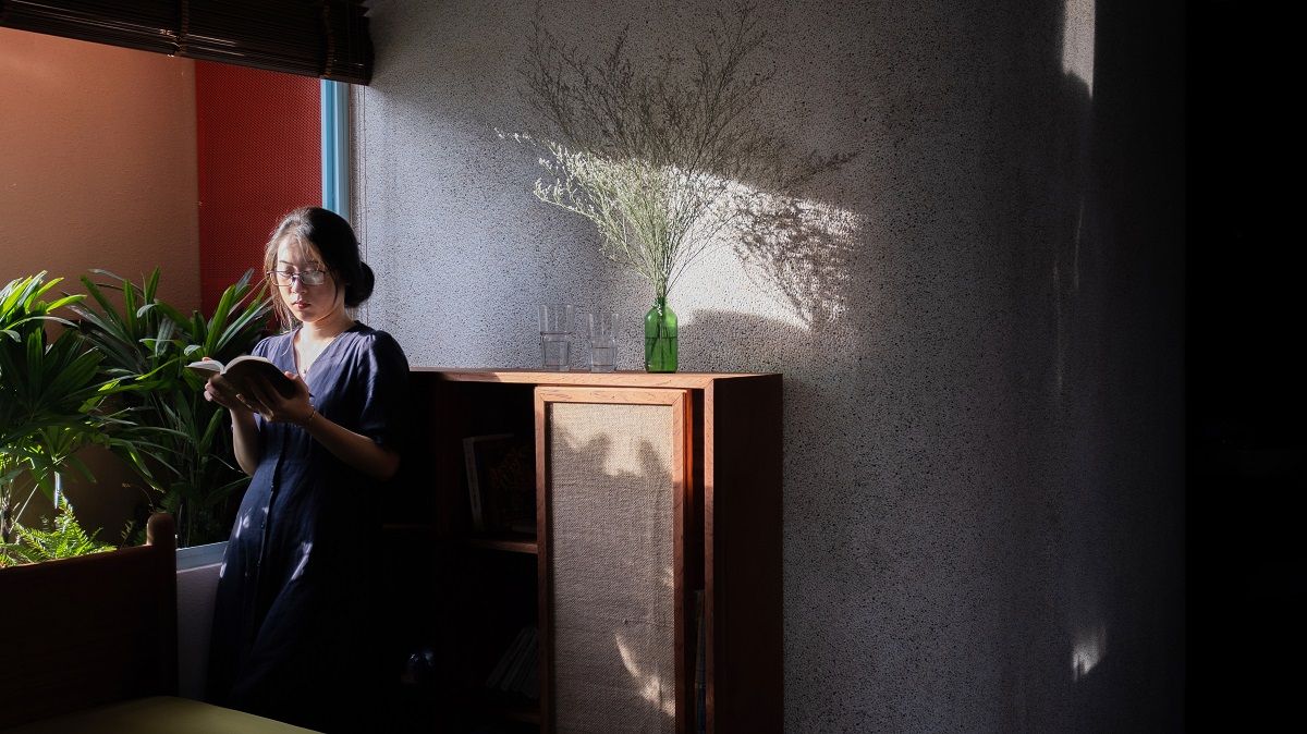 迷你公寓里的 Birmingham 咖啡馆 | 自然光与环保建材的完美融合-7