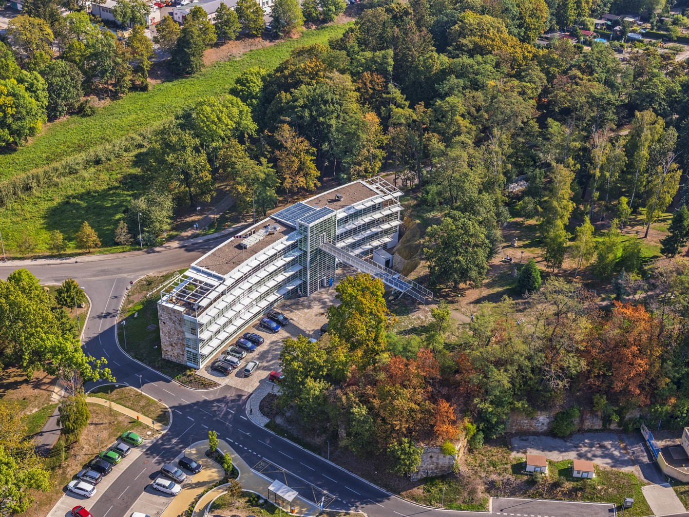 Dr· Pírka诊所新楼与森林公园岩石连接项目丨捷克丨Huť architektury Martin Rajniš-44