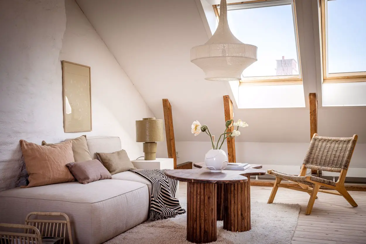 巧妙的屋顶窗 | 瑞典斯德哥尔摩公寓的独特设计-3