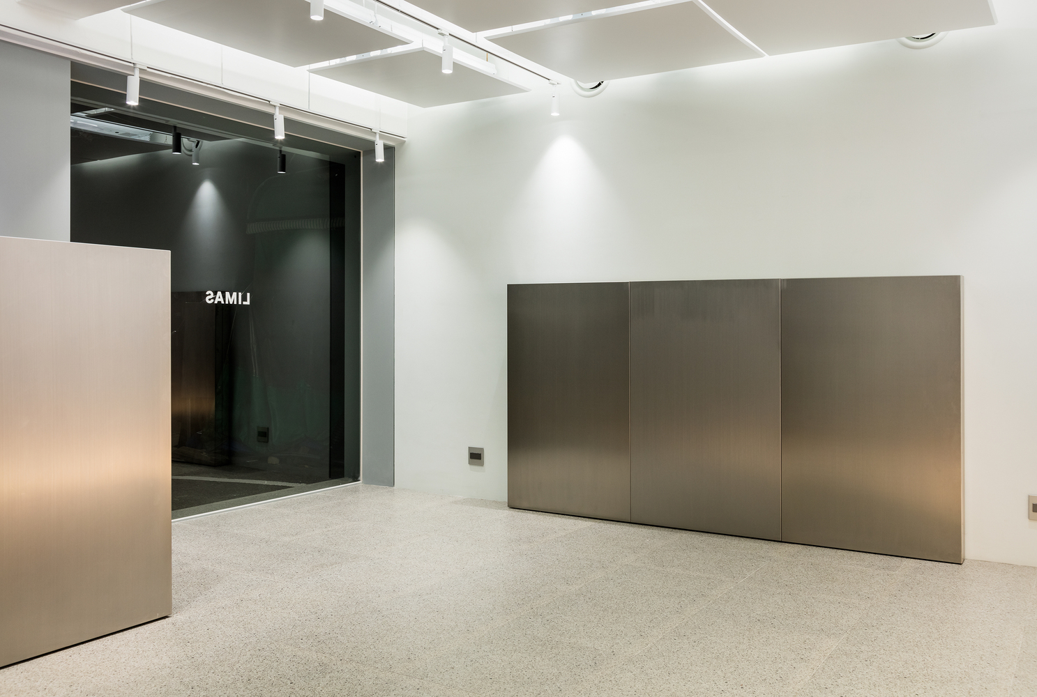 利马斯旗舰店-48