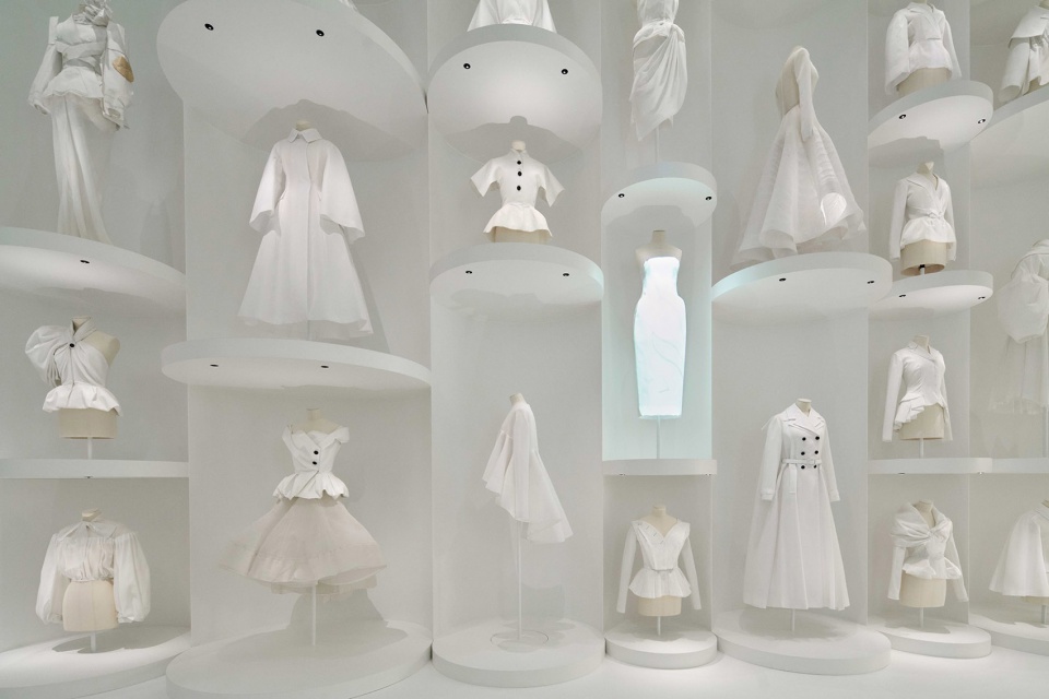 《克里斯汀·迪奥 | 梦之设计师》展览 | 传统与现代的完美融合-77