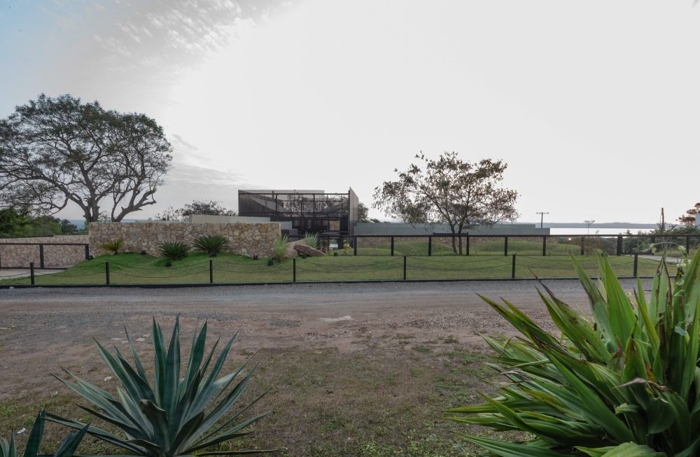 景观各种元素组成阴影游戏的度假屋设计丨戈者设计-14