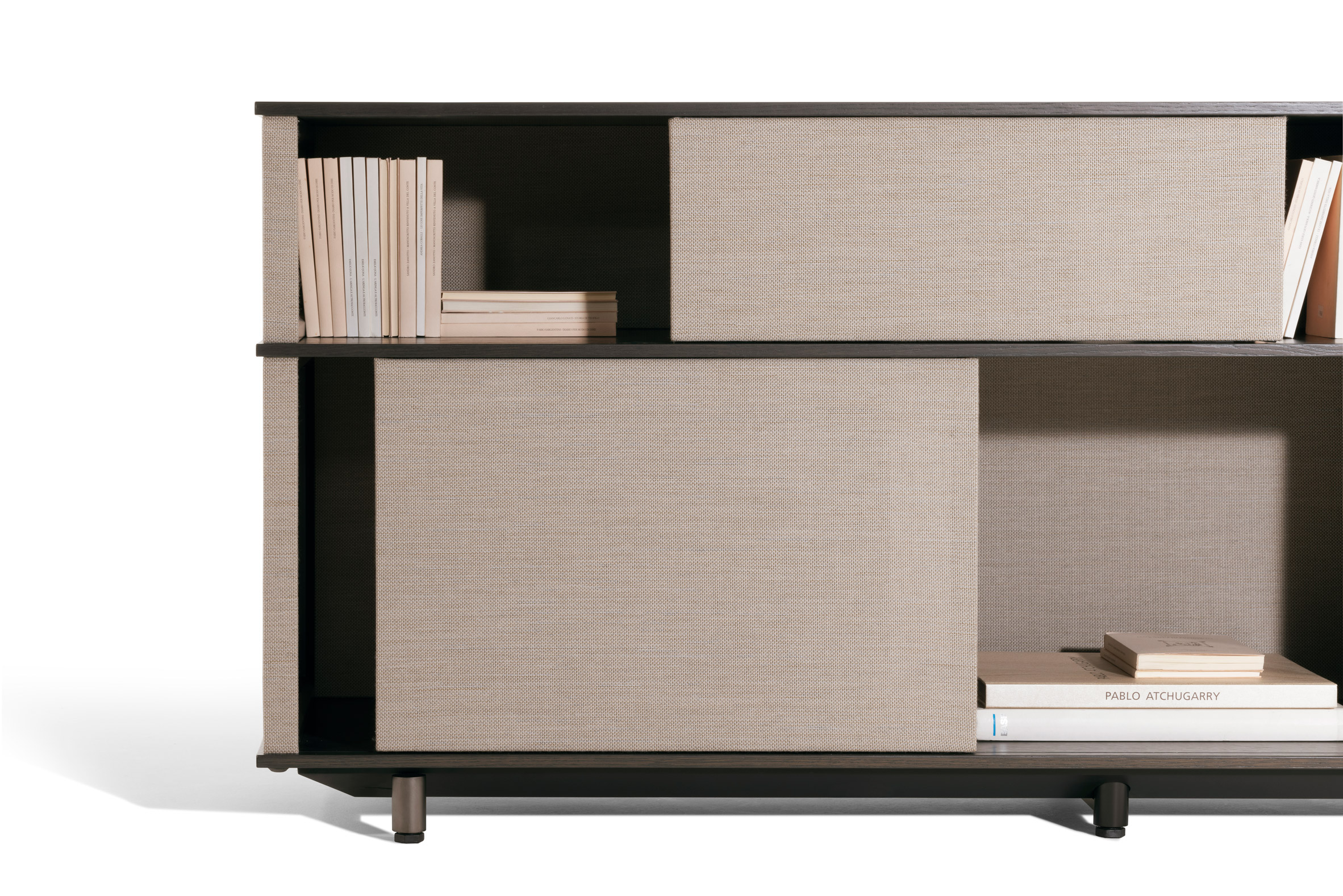 Poltrona Frau 推出半透明书架设计,创新几何图案吸引眼球-14