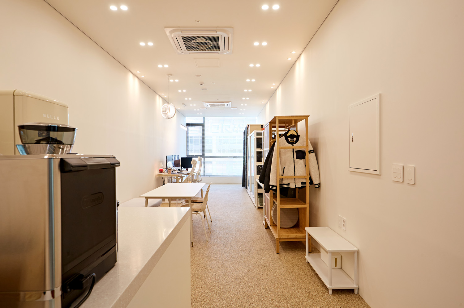 12 平米极简风小型办公空间设计-3