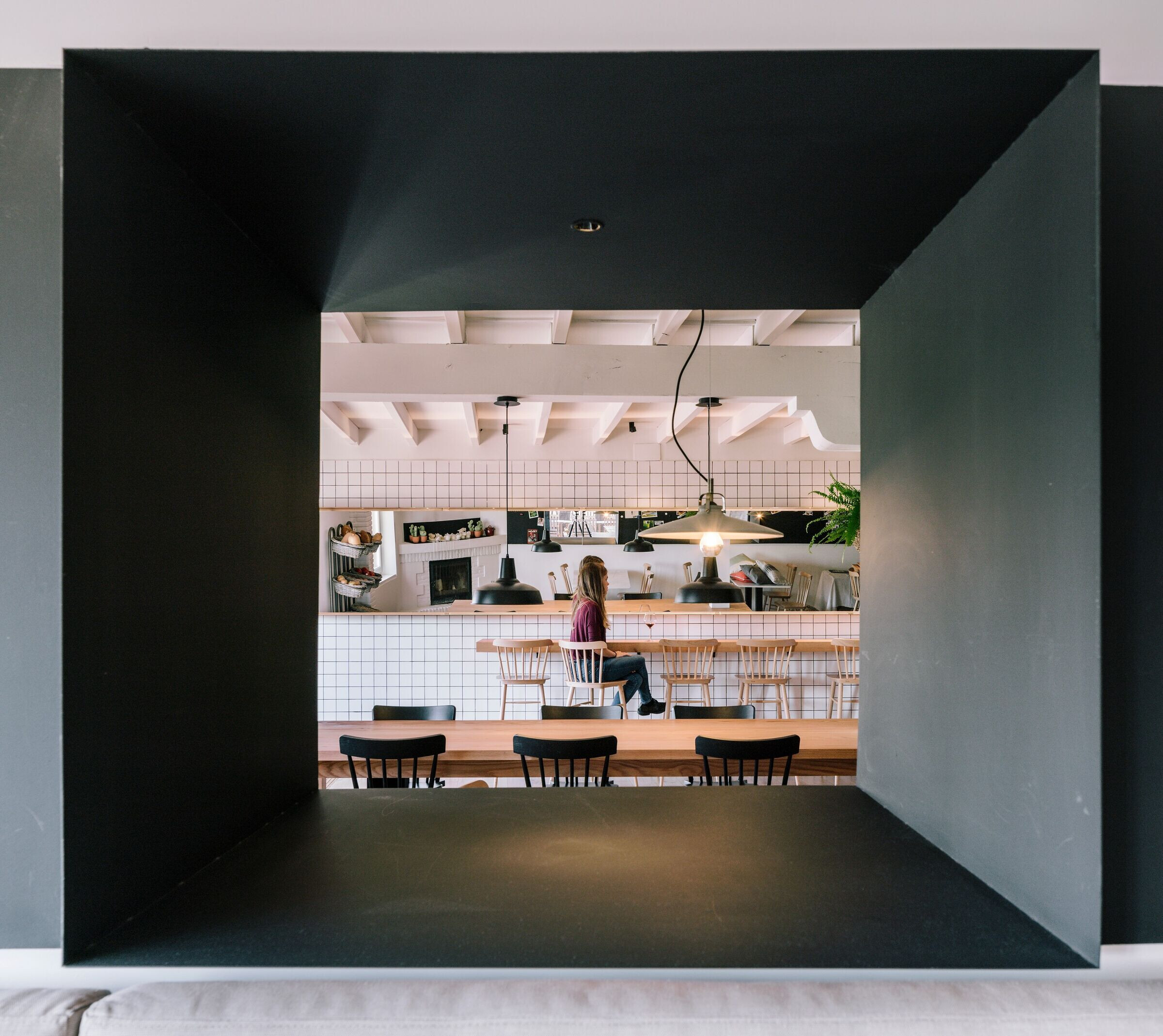 西班牙海岸小村中的现代美食餐厅-27