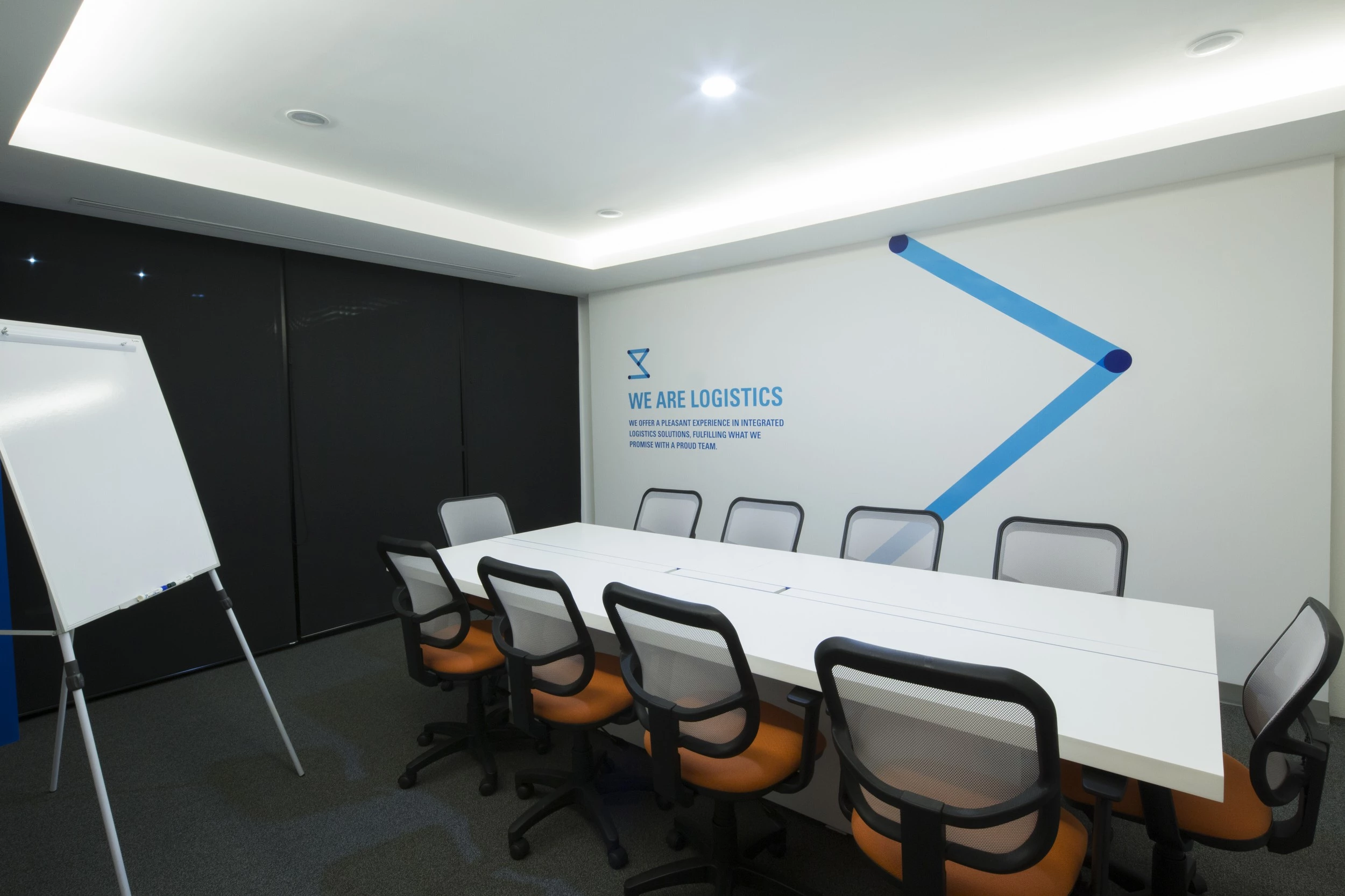 物流公司 BLU · 现代集装箱风格办公室设计-12