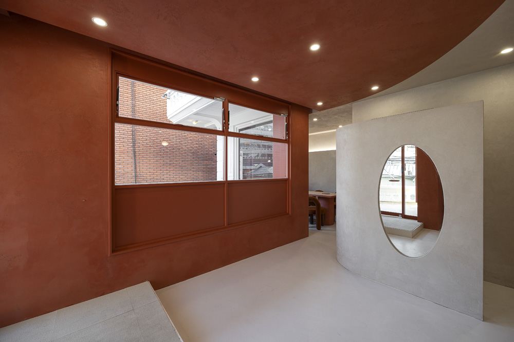 红石咖啡厅 | 卡雅尼的 30 平米极简咖啡天堂-12