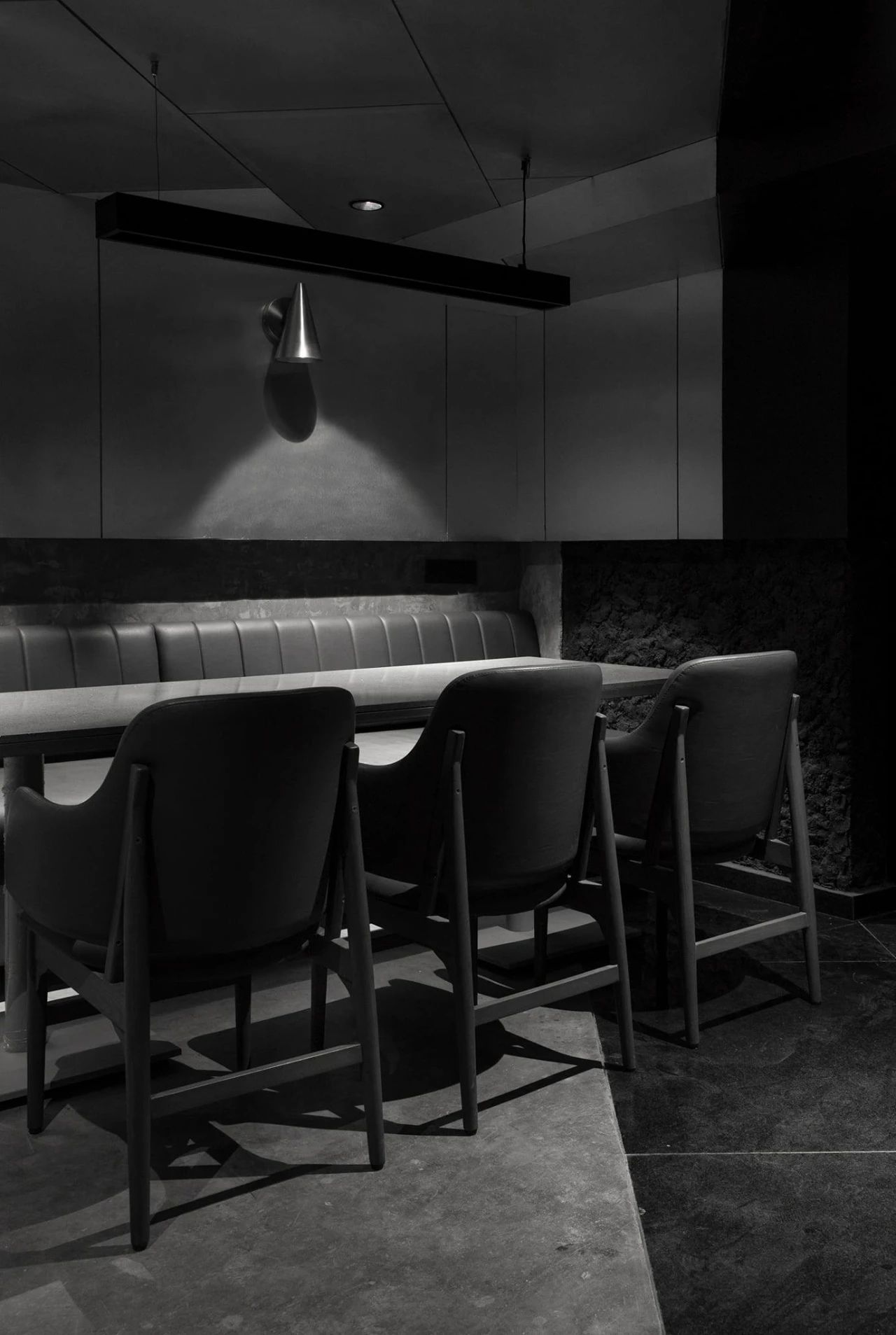 暗黑式混凝土结构鸡尾酒吧设计丨印度新德里丨RENESA ARCHITECTURE DESIGN-50