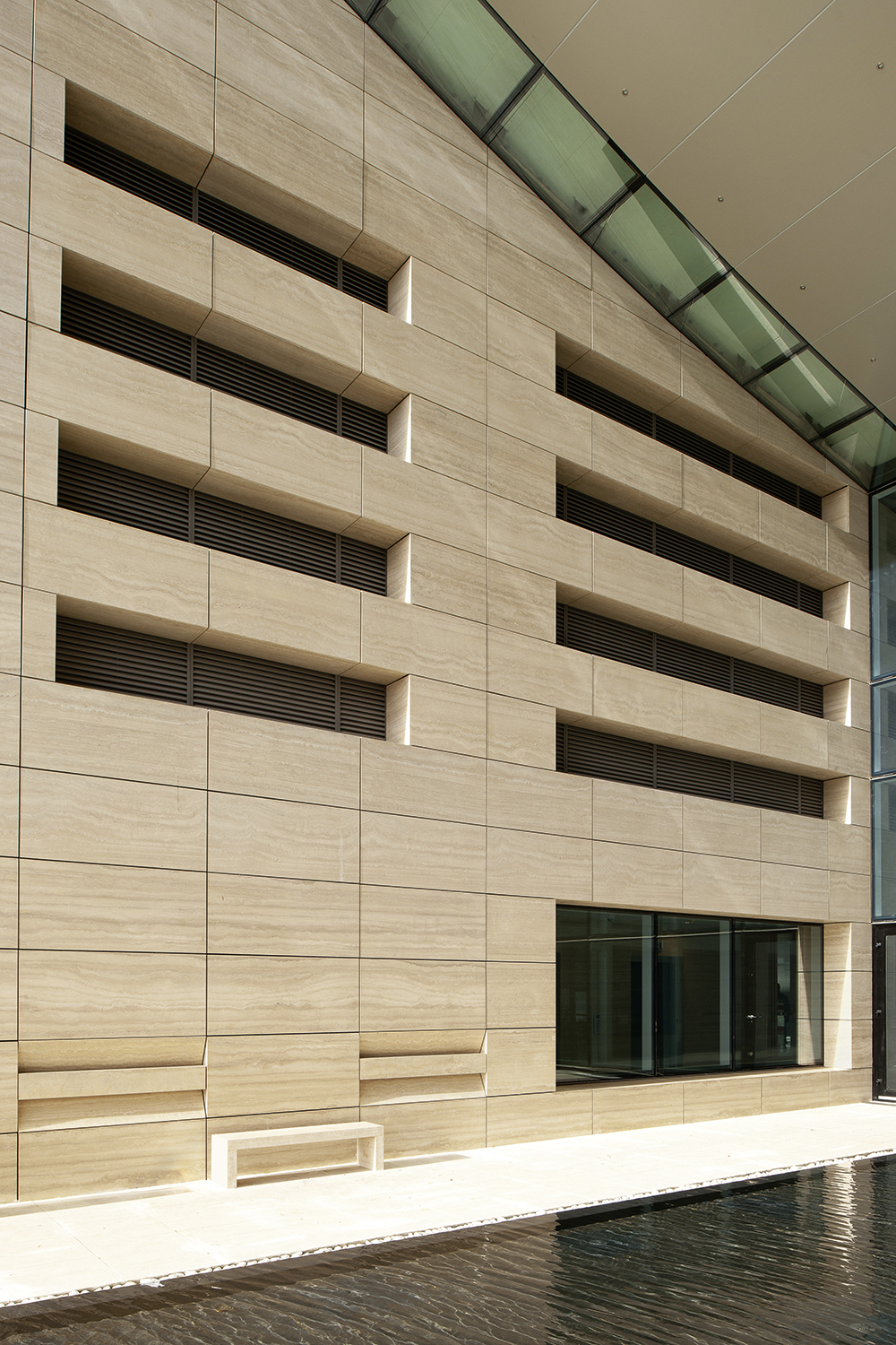 Mauritius Commercial Bank 大楼 - 绿色环保的现代办公建筑-16