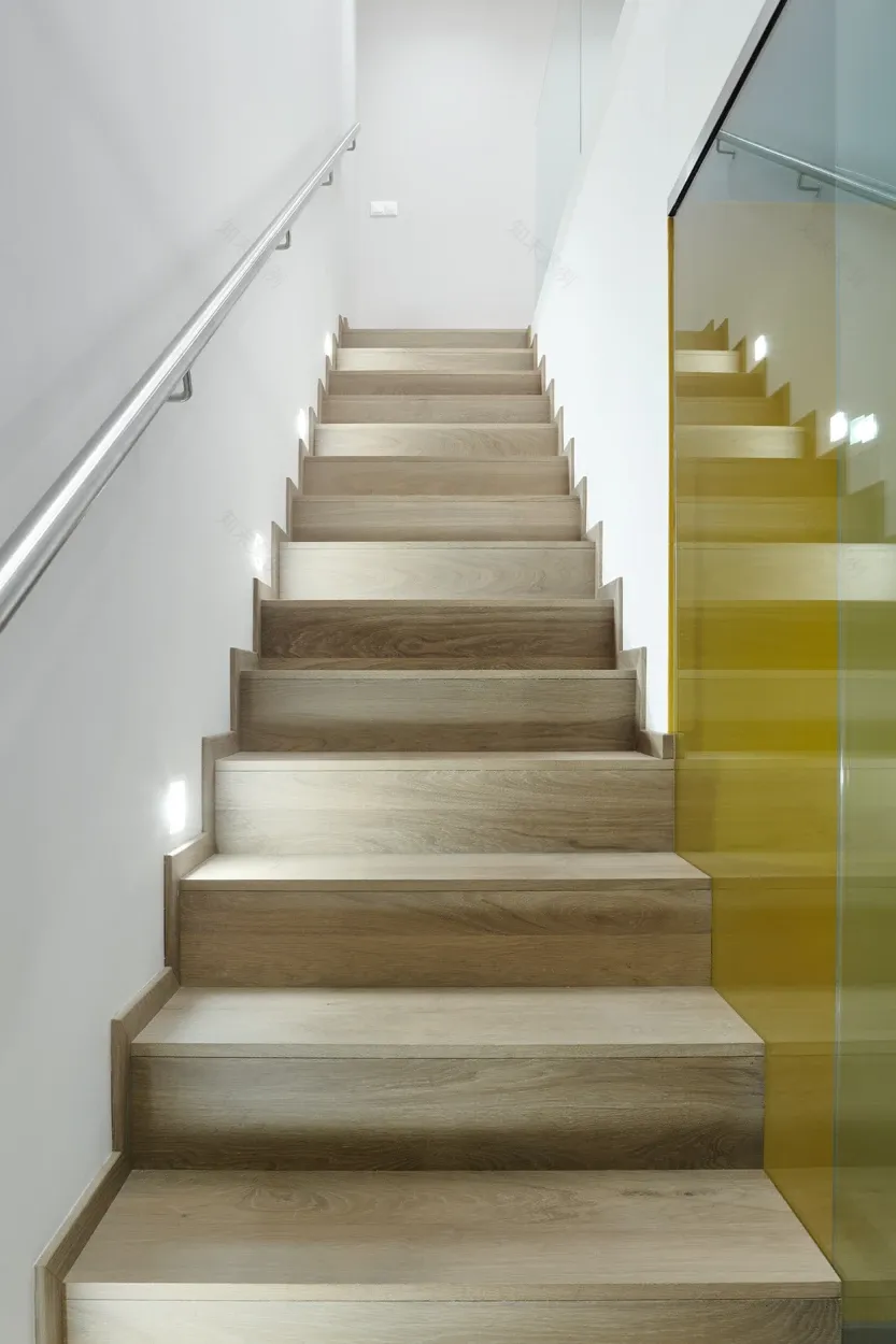 捷克布拉格 Objectum 设计的五彩斑斓的两居室复式公寓-17