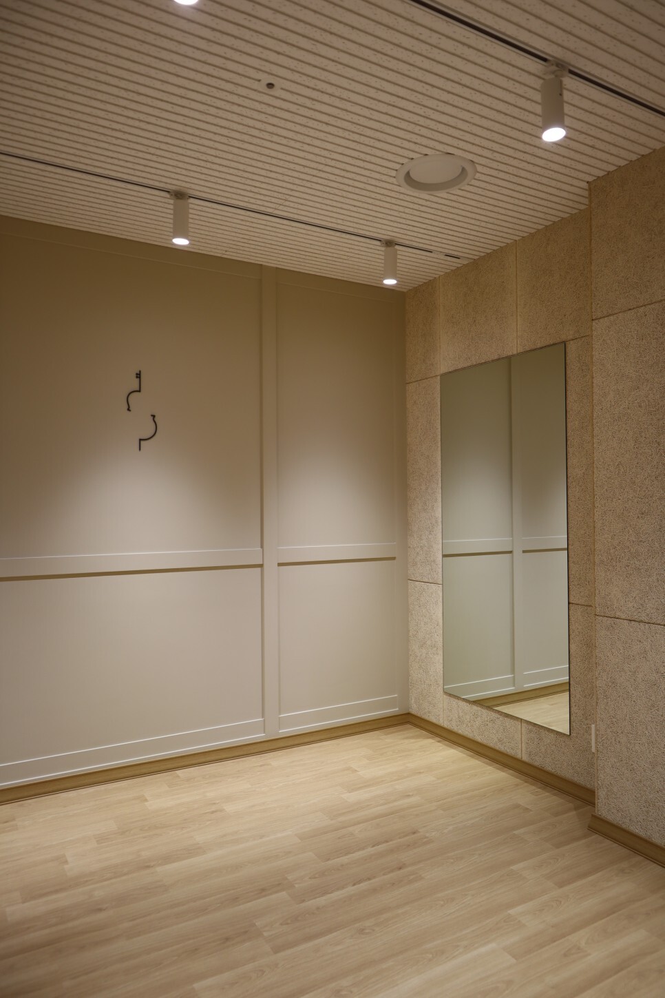 白色典雅，35 平米小空间的精致设计-11