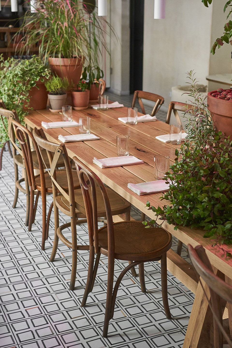 圣彼得堡 ANIMALS 快闪餐厅丨俄罗斯圣彼得堡丨DA bureau-32