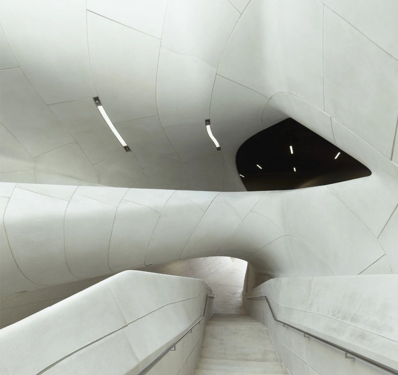 亚特兰大联盟剧院,蒸汽弯曲实木的艺术魅力-10