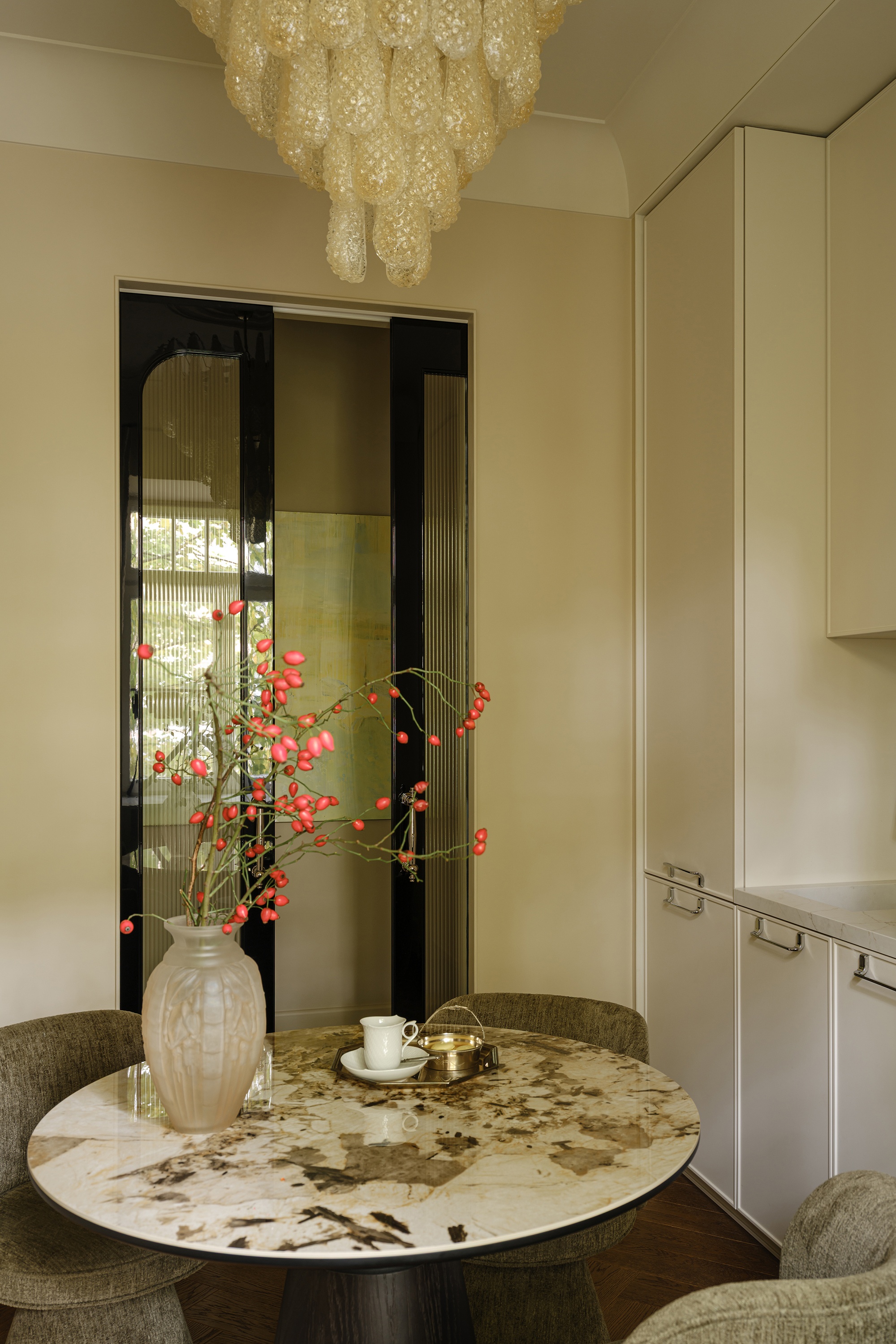Elegant Apartment in Warm Tones : 当代设计表达丨Vera Lemeshko-22