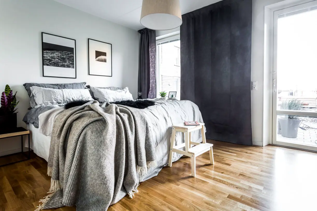 镜子的创意安装 | 藏在沙发后的艺术-15