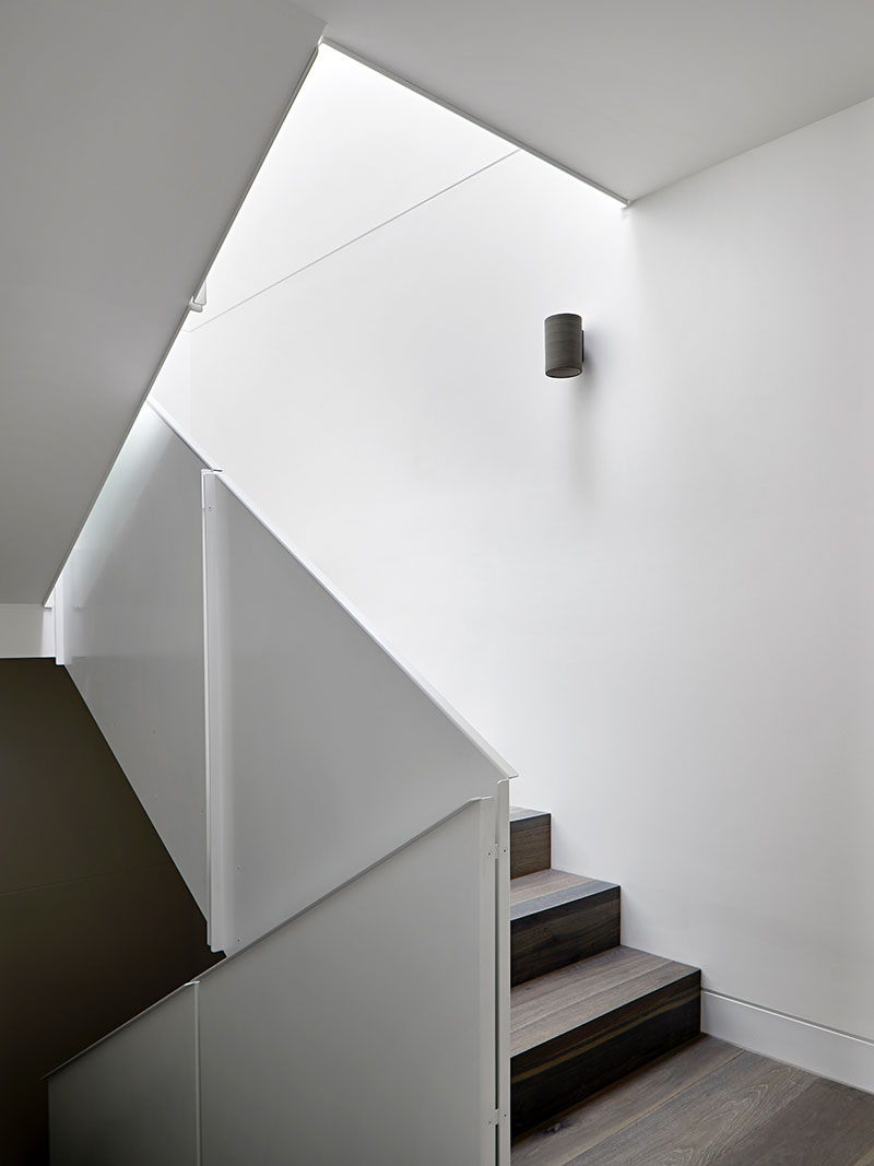 墨尔本摄影师惊艳改造旧厂房，现代家居典范-12