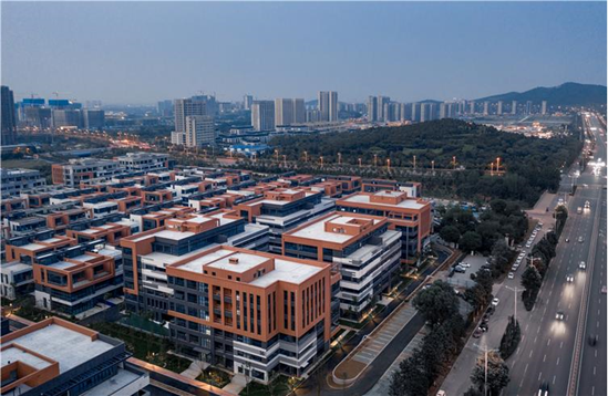 济南绿地城 OFFICE PARK | 创新“5O”办公,享自然美景-24