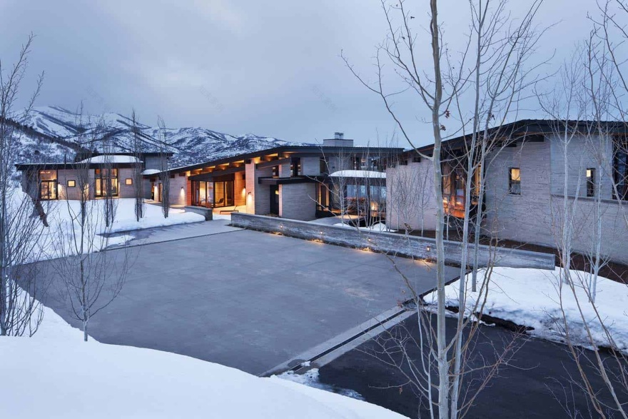 Majestic mountain home of stone and glass dominates its Utah landscape-1