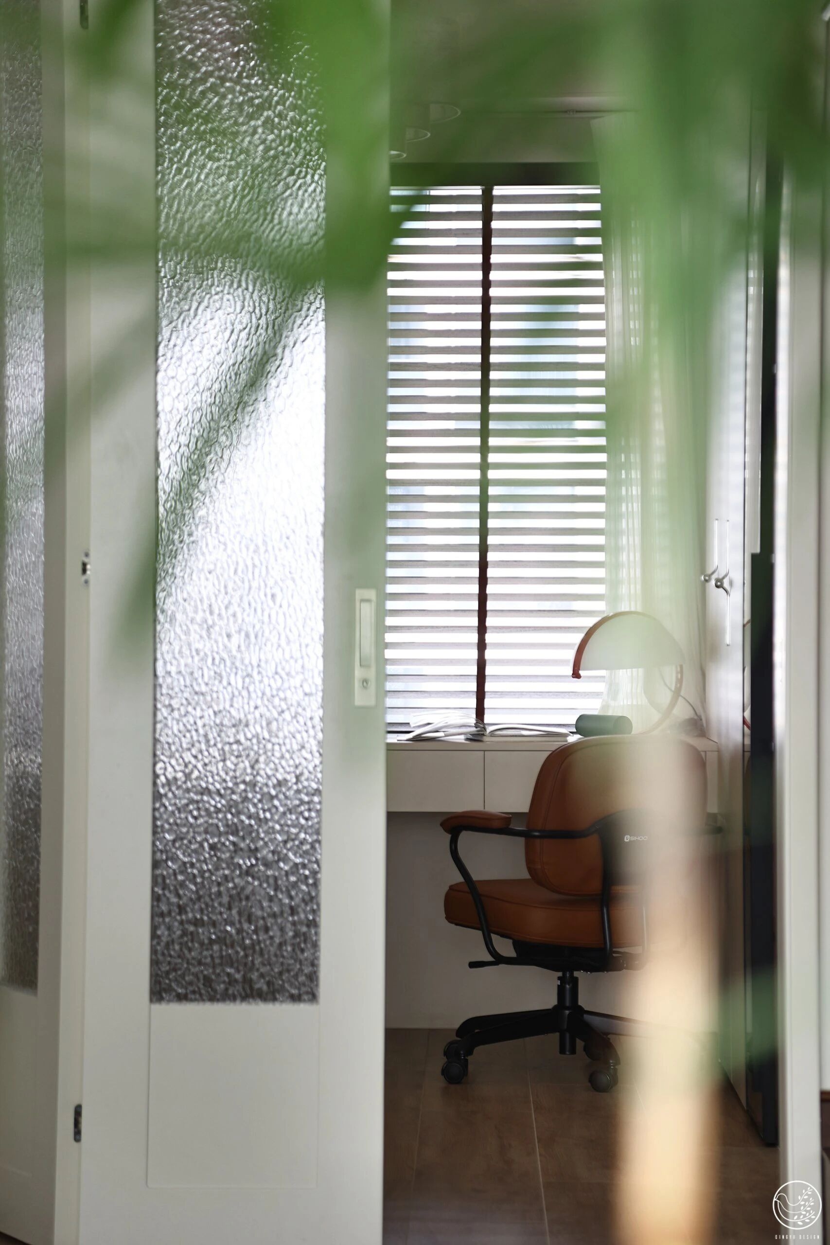 复古且时髦，在松弛与精致之间游刃有余-57