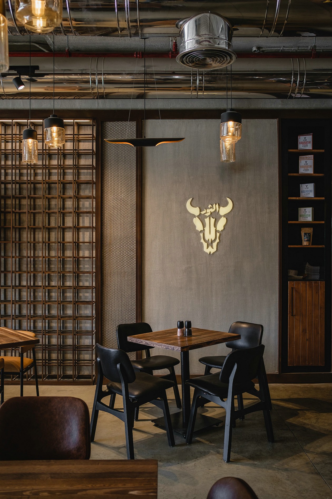 工业风高级质感餐厅设计-6