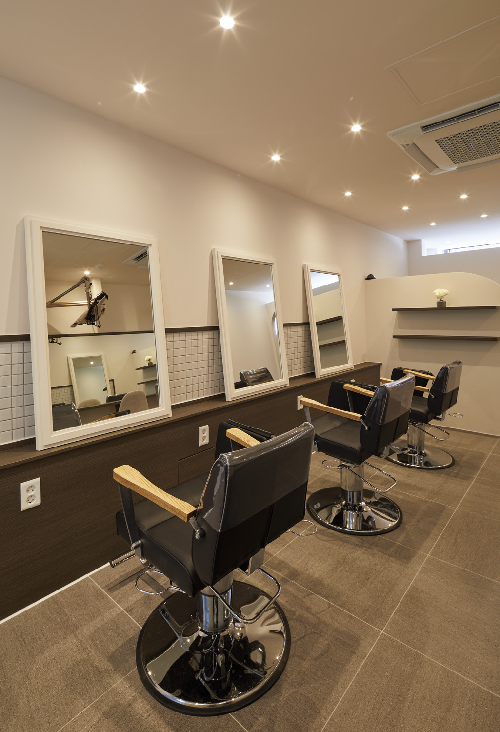 宁静简约的 8 坪美妆空间设计-7