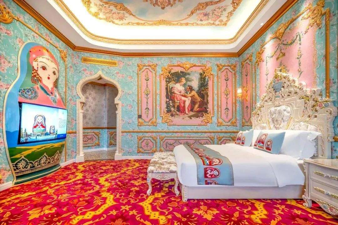 93米！全球最大套娃建筑！草原上的魔幻城堡，10万游客打卡背后的争议与狂欢-14