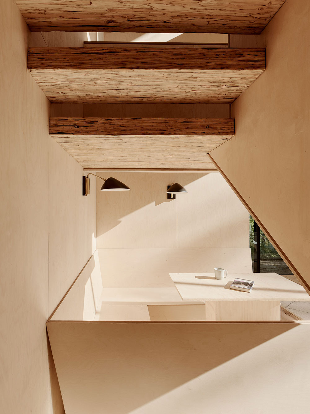 加州纳帕谷的现代玻璃金属森林别墅-8