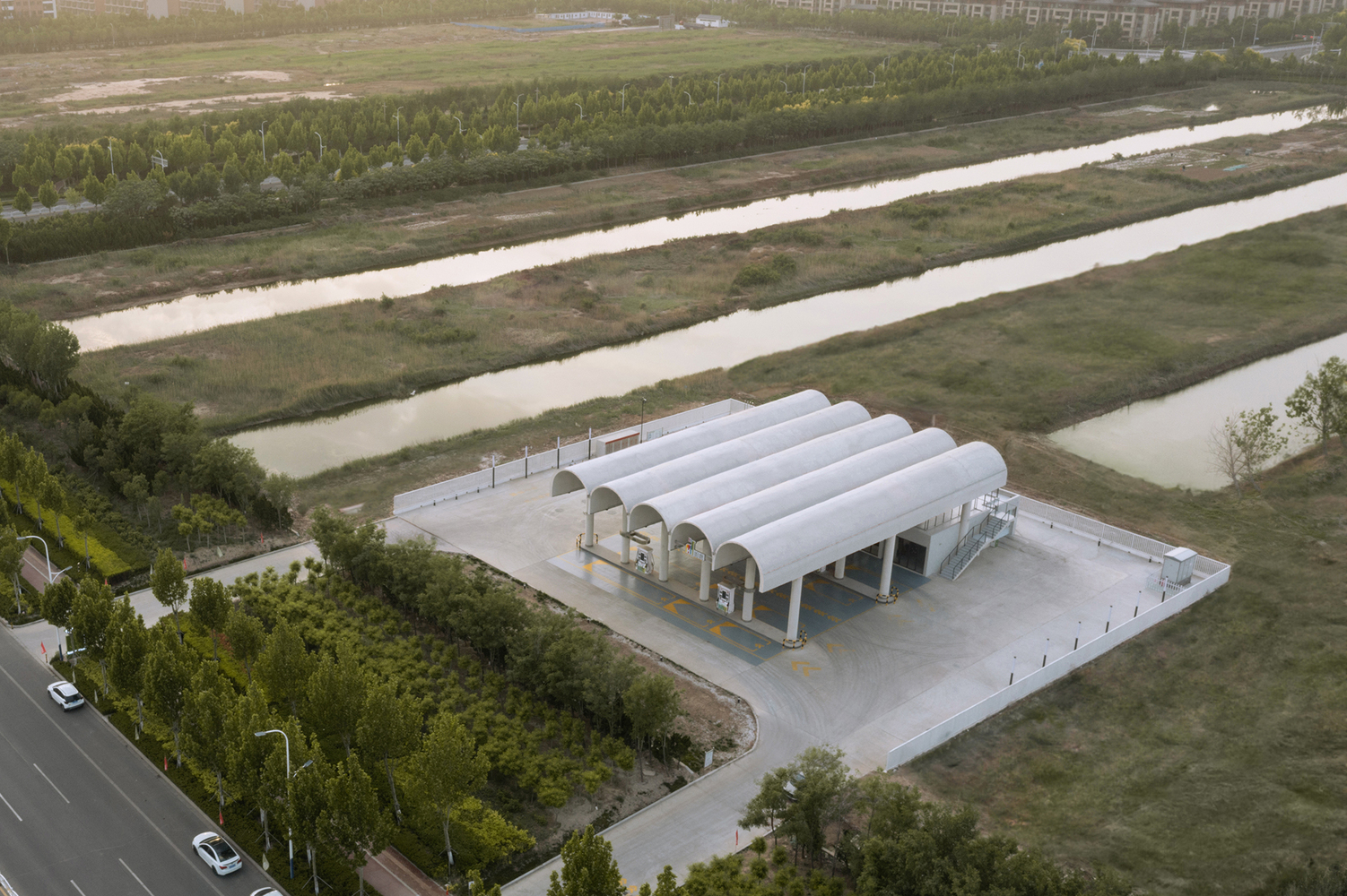 多元曲面屋顶的创新加油站设计丨中国东营-13