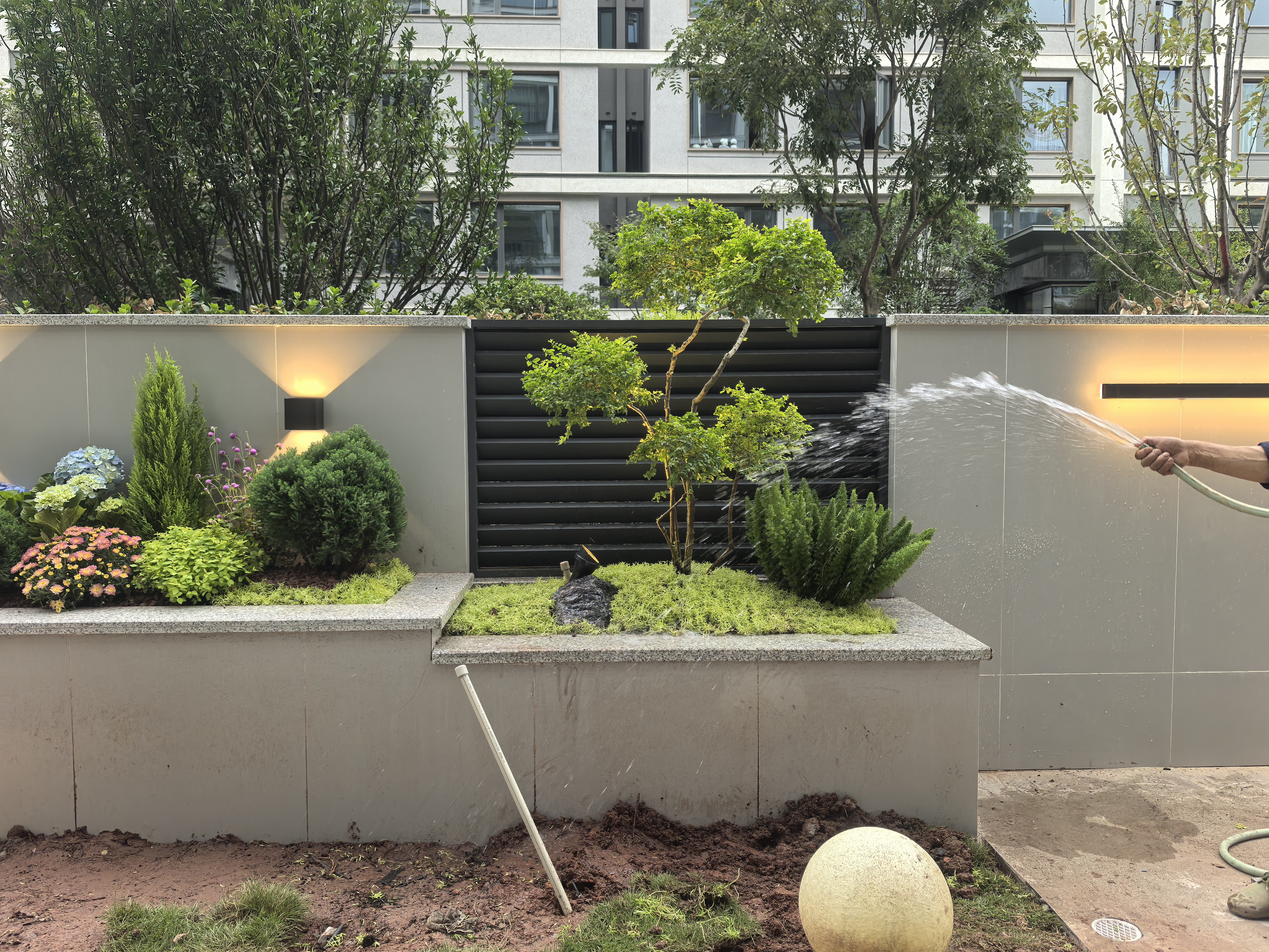 65㎡极简风庭院花园落地效果-13