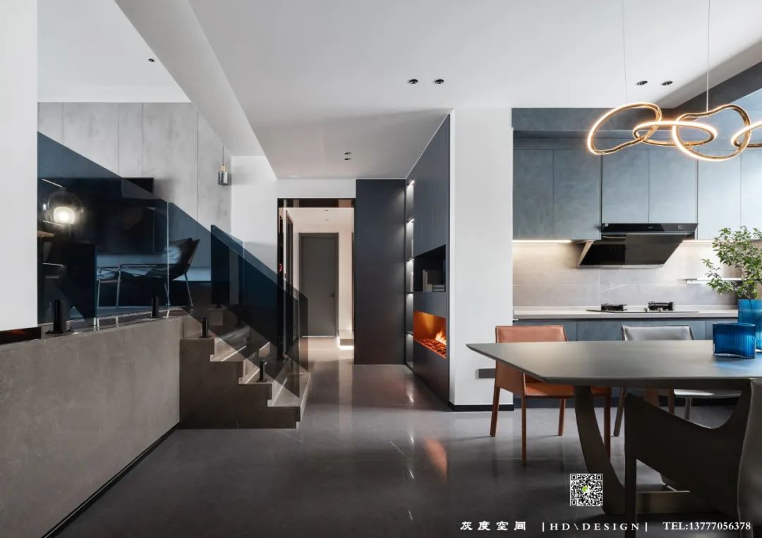 印象巴黎复式住宅 | 现代简约的深色空间-9