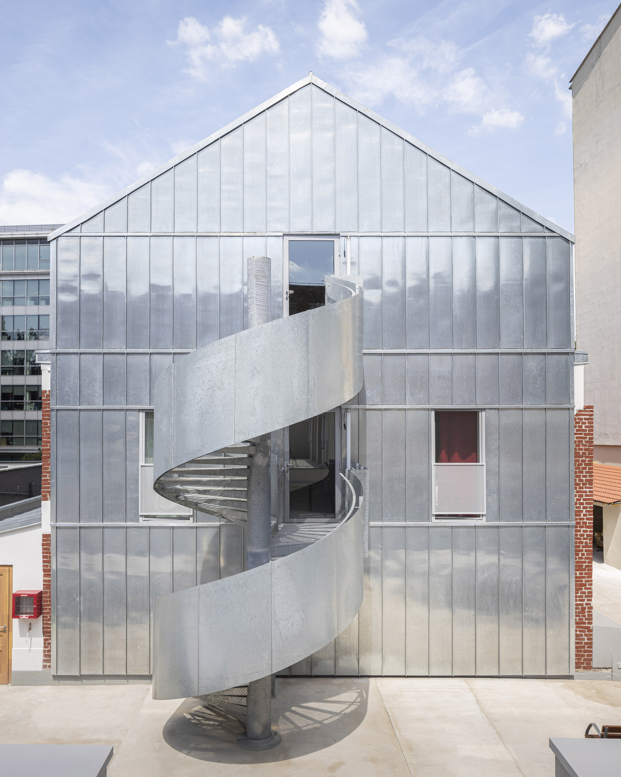 From Old Chapel to Thrift Shop and Social Housing / Tectône-30