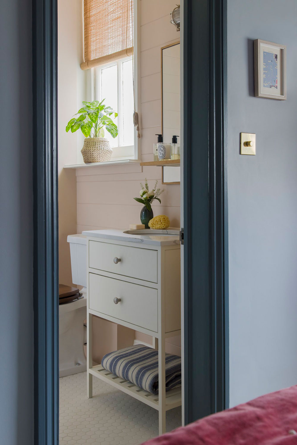 伦敦 19 世纪历史建筑公寓的彩色活力改造-21