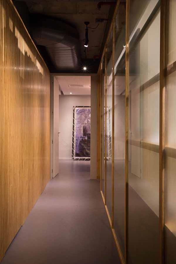 GALT Capital 办公室 | 打破传统,木质与玻璃的完美结合-4