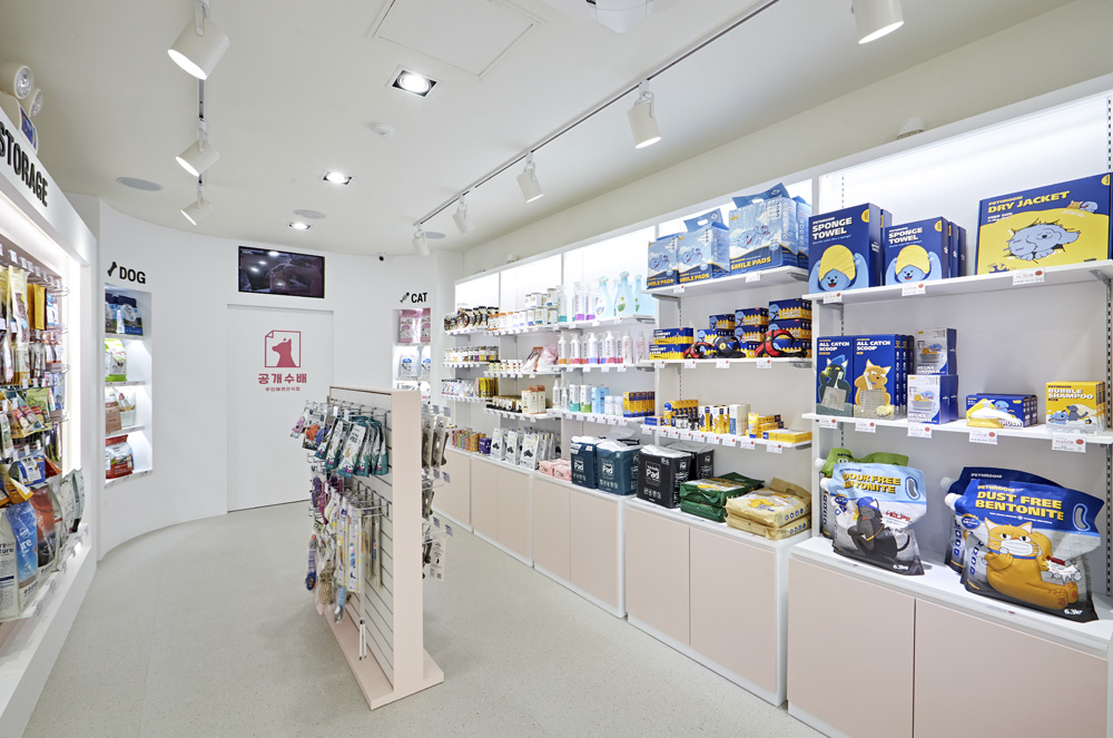 极简 8 坪宠物店，温馨设计诠释爱宠空间-6