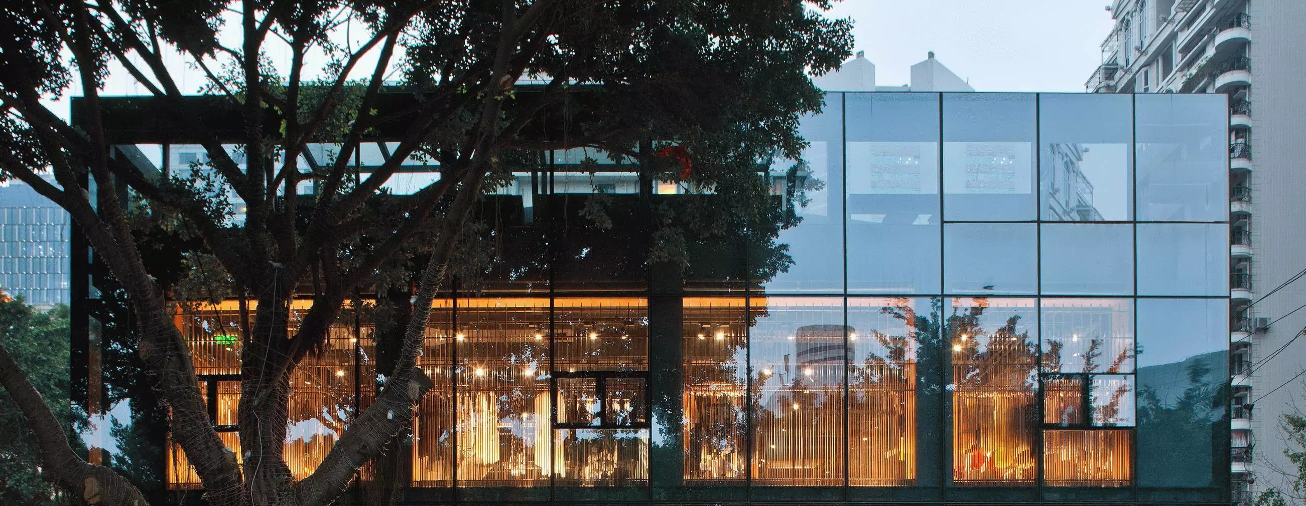 “直白”拱形打造的MINZE STYLE名师路时装概念集合店-1